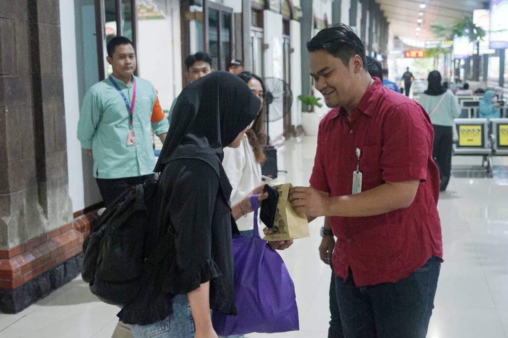 KAI-Berbagi-Takjil-3