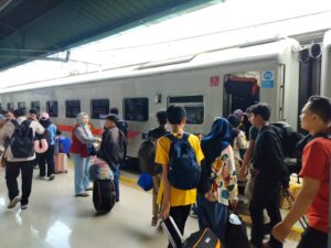 KAI-puncak-mudik-1-1