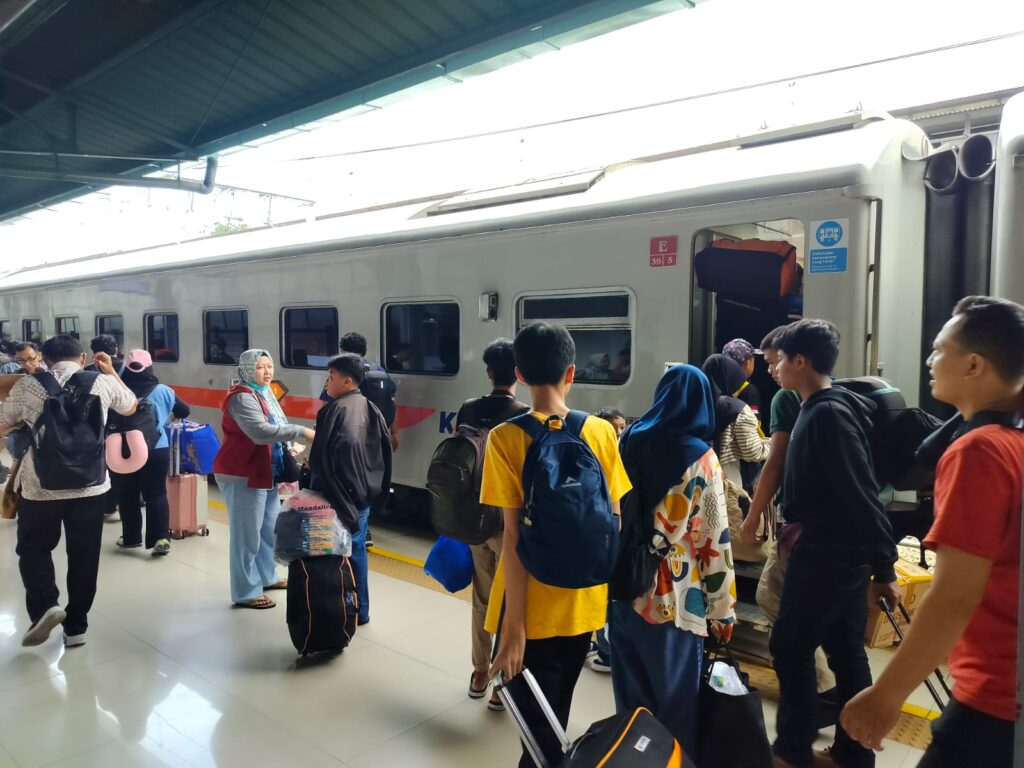 KAI-puncak-mudik-1-5