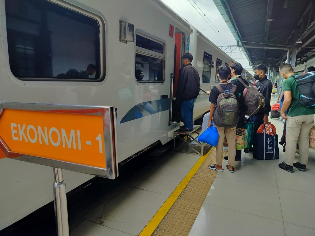 KAI-puncak-mudik-2-1