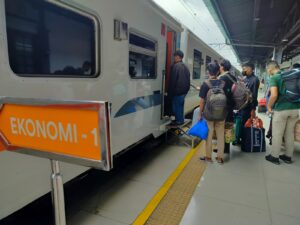 KAI-puncak-mudik-2-2
