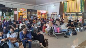 16-Ribu-Orang-Mudik-dari-Stasiun-Gubeng-dan-Pasarturi-Surabaya-2