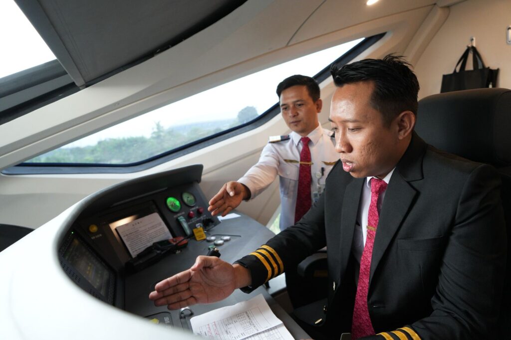 Lebih-Dekat-Masinis-2