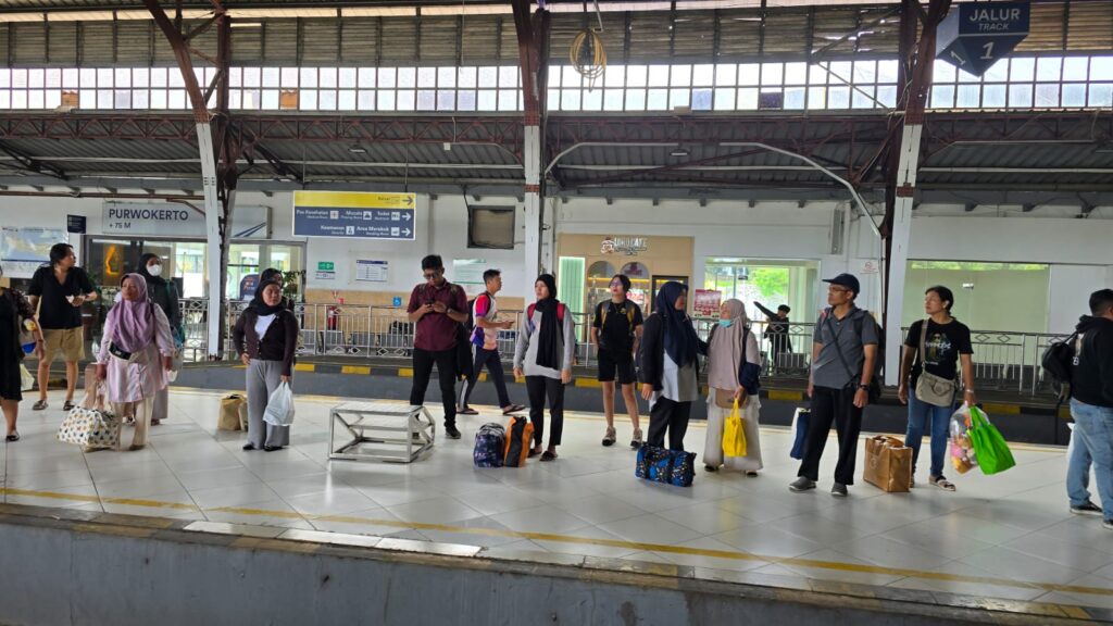 KAI-Kepadatan-Penumpang-2-3