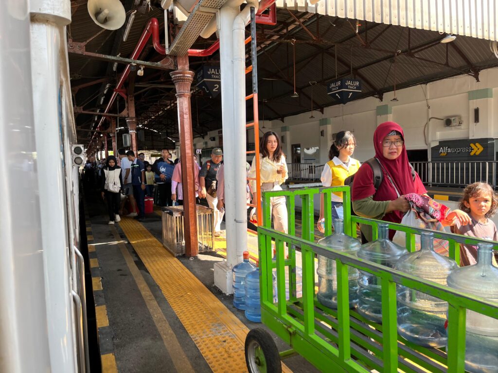 KAI-Kepadatan-di-Stasiun-Kutoarjo-2-1
