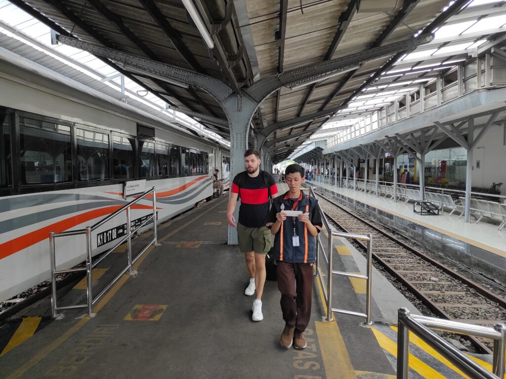 KAI-Kereta-Api-Jadi-Pilihan-2